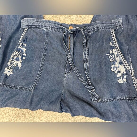 Johnny Was Embroidered
Floral Lyocell Chambray Jogger Denim Pants, Size S - Picture 7 of 7